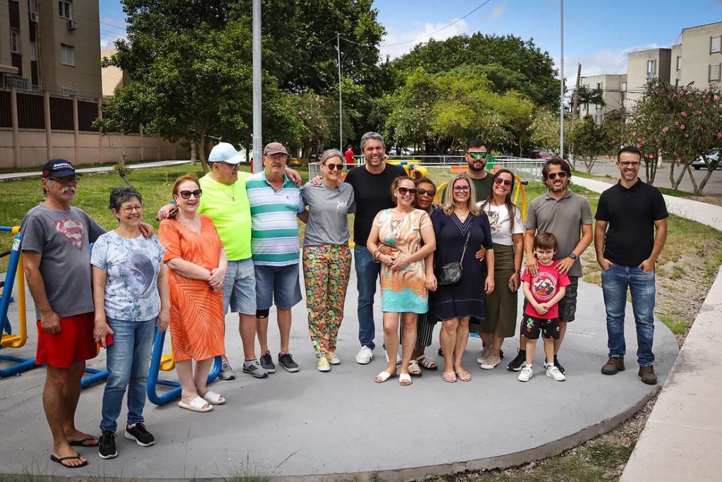 Praça da Cohabpel é entregue à comunidade